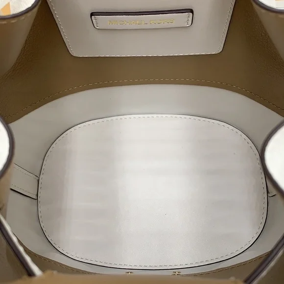 MICHAEL KORS  Reed Medium Pebbled Leather Bucket Bag Optic White NWT - Picture 11 of 16